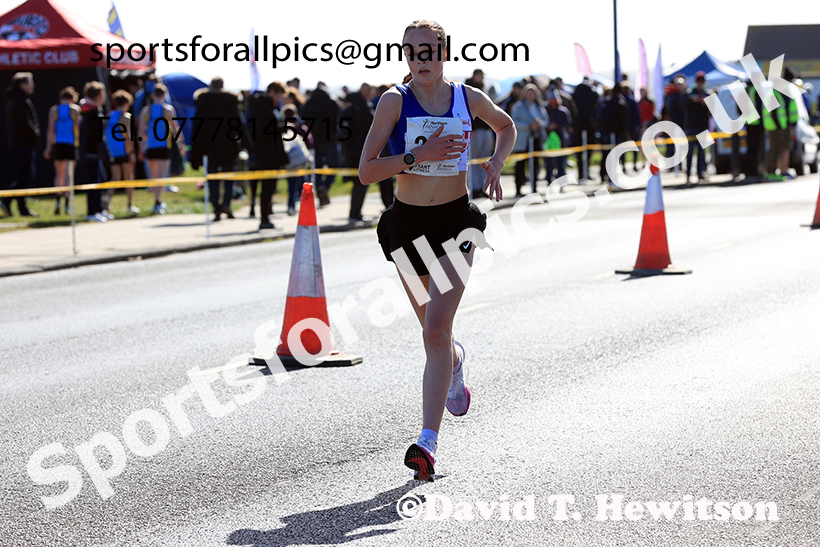 Girls under-15s 5k, 2025 Northern 12 and 6 Stage Road Relays and Junior 5k, Redcar. Photo: David T. Hewitson/Sports for All Pics